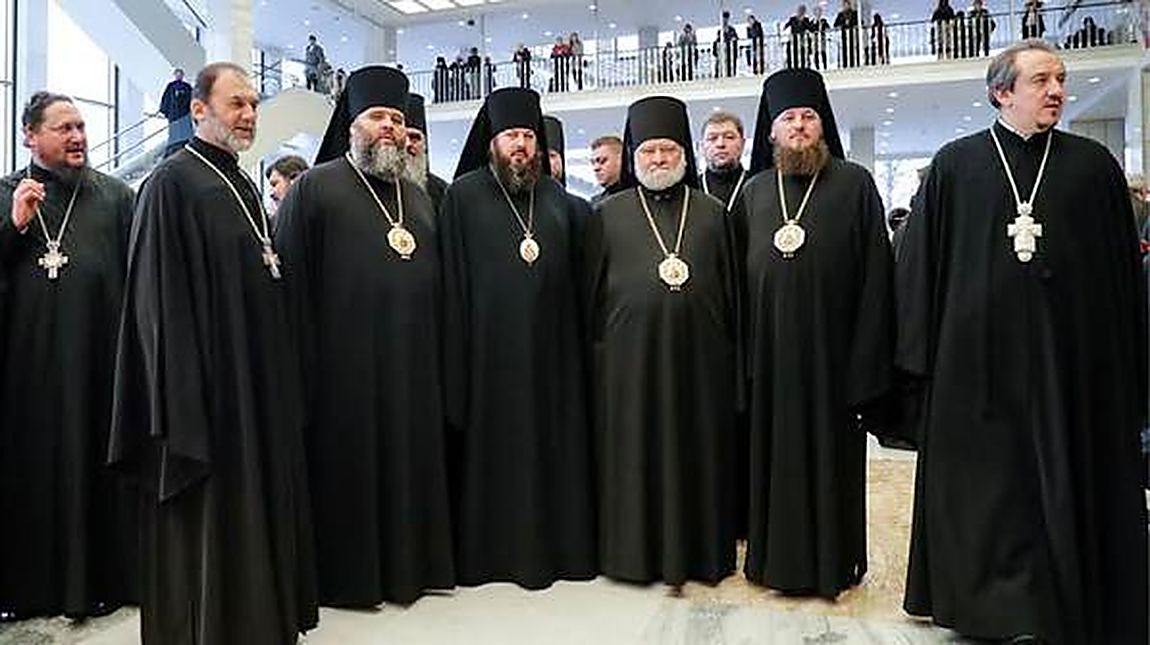 Monastic clergy